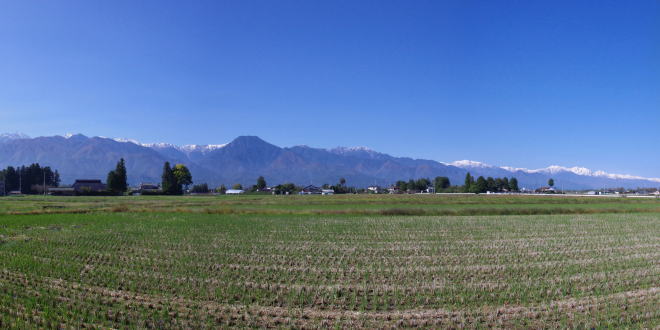 安曇野市穂高北穂高の稲田からの北アルプス蝶ヶ岳、有明山から後立山連峰まで、2017年10月26日 12:19撮影、クリックすることで以前掲載した写真をご覧になれます